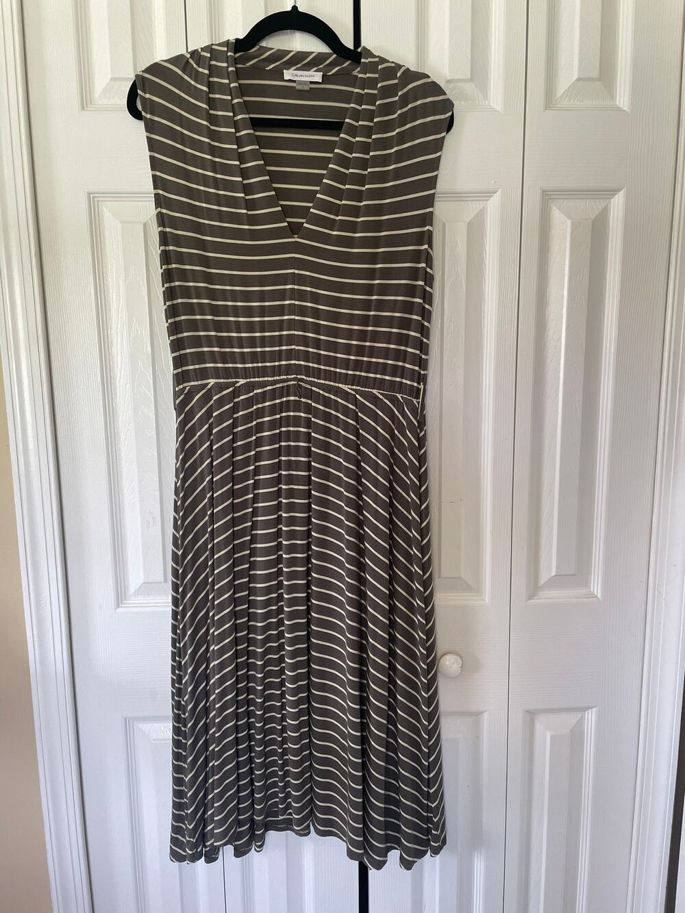 NWOT Calvin Klein V-Neck Midi Dress Caper/Wheat Women's 12
